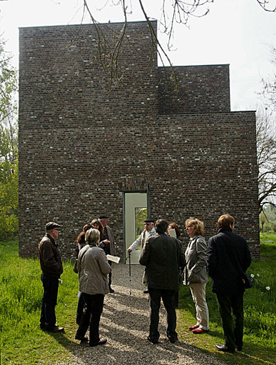 Besuchergruppe des Brühler Kunstvereins auf der Insel Hombroich; (c)BKV