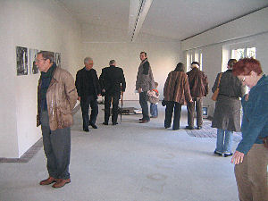 Ausstellungsbesucher bei der Vernissage; ©BKV
