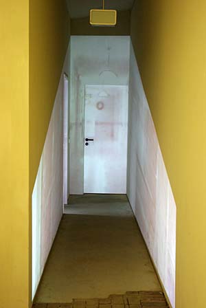 Videoinstallation im Durchgang; ©Wagner/BKV